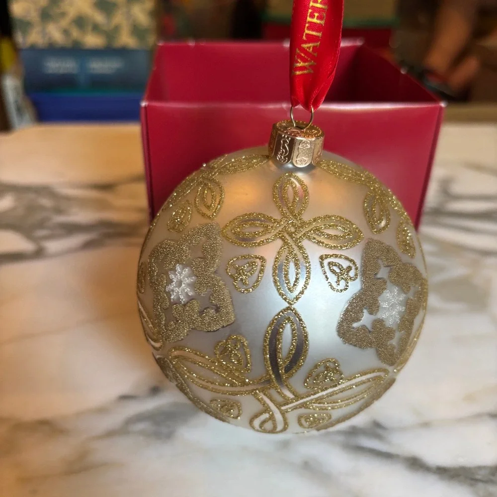 Waterford Holiday Heirlooms Silver Celtic Knot Ball Glass Ornament